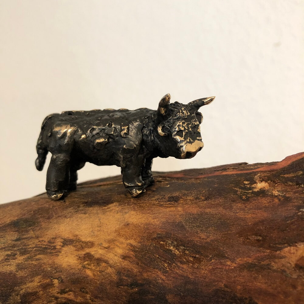 Kleiner Stier aus Bronze
